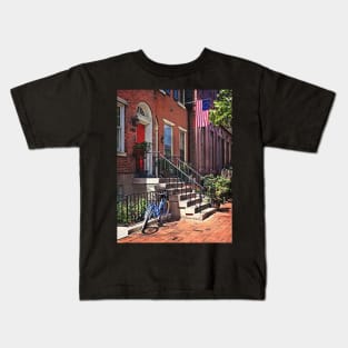 Philadelphia PA - Bicycle In Front of Philadelphia Brownstone Kids T-Shirt